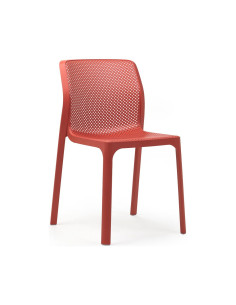 Chaise en résine BIT ambre assise et dossier perforés 2